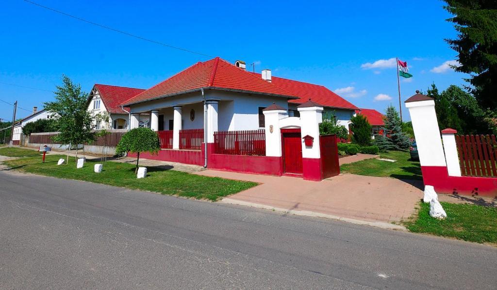 Almosdi Topart Vendeghaz Exterior foto