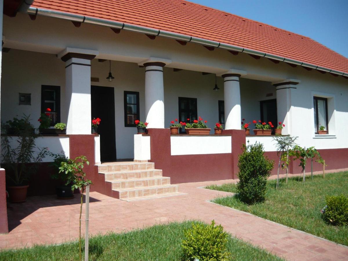 Almosdi Topart Vendeghaz Exterior foto