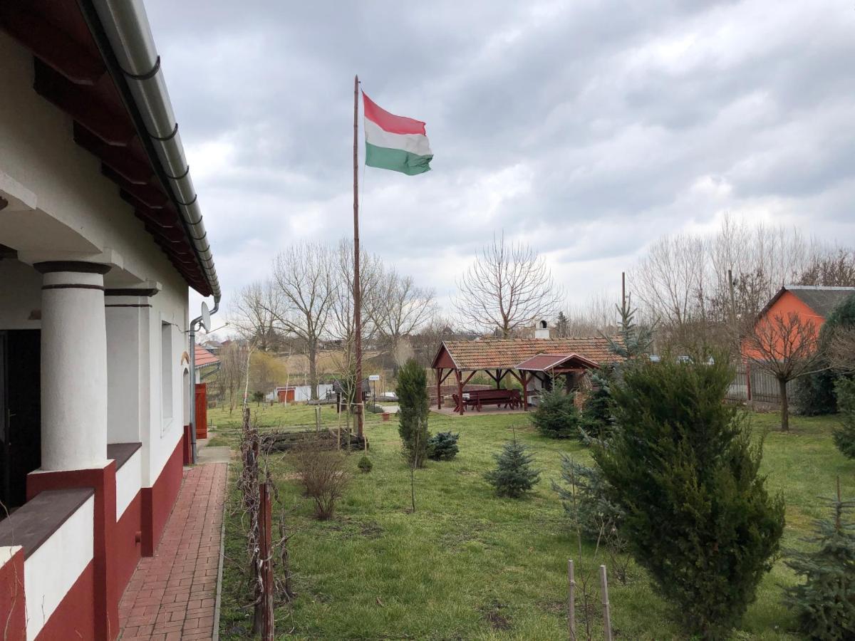 Almosdi Topart Vendeghaz Exterior foto