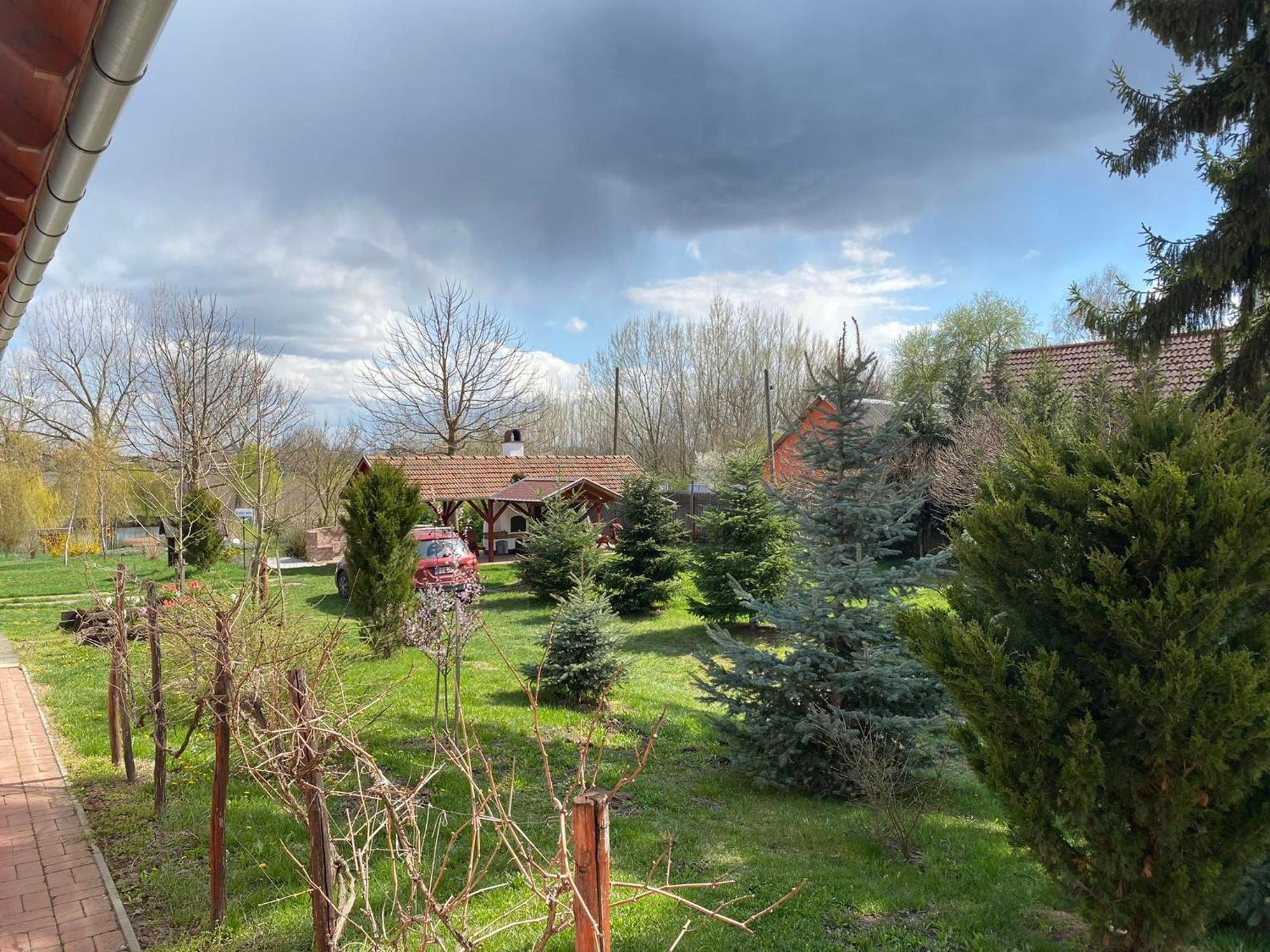 Almosdi Topart Vendeghaz Exterior foto